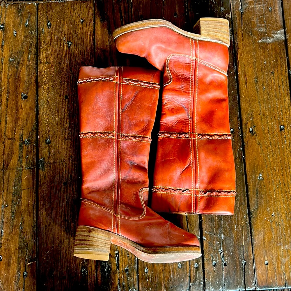 Women’s Vintage Zodiac Boots, size 8.